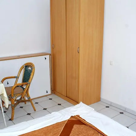 Studio 2757b